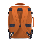 CabinZero Classic 36 L Maple Leaf -repun selkäosa ja olkahihnat