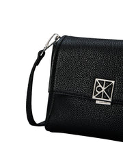 Calvin Klein Emblem Pebble pehmeä musta olkalaukku
