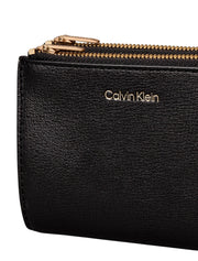 Calvin Klein keskikokoinen lompakko musta ruskea