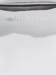 Calvin klein jeans sculpted hopea peilipinta kameralaukku olkalaukku