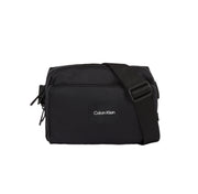 Calvin klein olkalaukku musta kangas