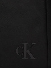 Musta olkalaukku calvin klein jeans ultralight