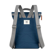 Roka London Finchley keskikokoinen reppu Deep Blue tummansininen takaa