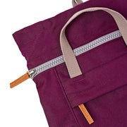 Roka London Finchley pieni reppu Cherry Lacquer violetti vetoketju
