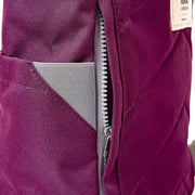 Roka London Finchley pieni reppu Cherry Lacquer violetti vetoketjutasku