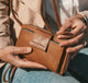 Ruskea nahka taipei puhelinlaukku chesterfield brand
