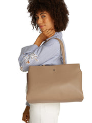 Tommy hilfiger legacy tote iso vaaleanruskea olkalaukku safari