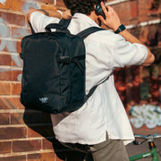 absolutblack musta CabinZero pieni matkareppu 28l reppu