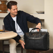 Chesterfield musta 15,6"/17" iso tietokonelaukku Ryan