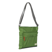 avocado roka london sustainable nylon olkalaukku kennington