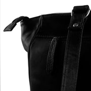 musta nahkainen shopper chesterfield