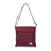roka london sustainable kennington b viininpunainen olkalaukku nylon